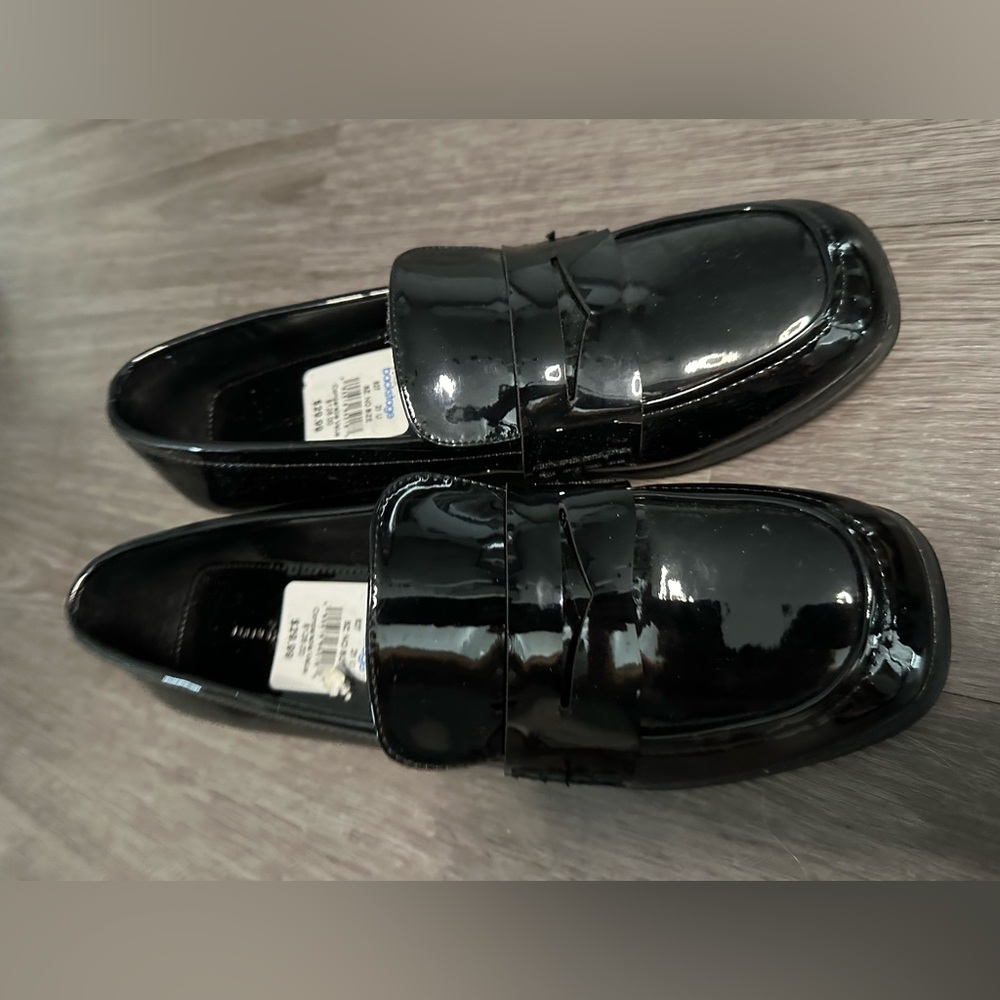 Excellent condition worn once size 8, loafer synthetic leather